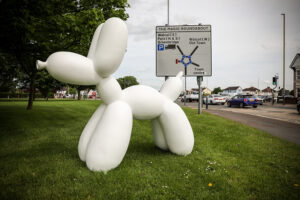 Balloon dog at a roundabout