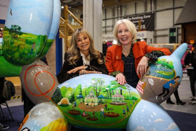 Our Swindogs have their artists 🎨 At the end of 2022, more than 200 PAWS-ome designs were shortlisted to 60 and now the final 30 designs have been chosen. The final list includes artists from Swindon and nearly a third are from the South West. 
Local companies have sponsored our super-sized Swindogs and at a design selection event, hosted at the @nsbrc_official in Swindon, the sponsors chose a favourite design for their Swindog 🐾
If your company would like to be involved in The Big Dog Art Trail you haven’t missed out just yet; there’s still a handful of Swindogs looking for sponsorship.  To find out more visit www.bigdogarttrail.co.uk/sponsors. 
#juliashousechildrenshospice #wildinart #swindonarttrail